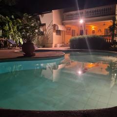 VILLA SOMONE avec piscine privée, à 150 m de la plage
