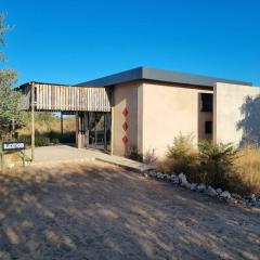 Hackberry House Black Thorn Cottage, Off Grid