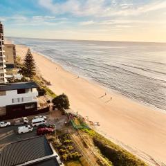 ABSOLUTELY STUNNING! ON THE BEACH !!!