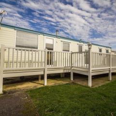 Caravan With Decking At Manor Park, Nearby Hunstanton Beach Ref 23013c