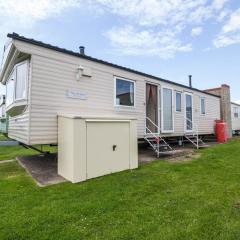 Lovely 6 Berth Caravan At Naze Marine Holiday Park In Essex Ref 17003c