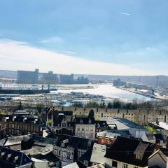 Rouen : Vue panoramique sur la seine avec parking