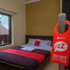 RedDoorz at Hotel Rich Parepare near Pantai Mattirotasi