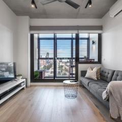 Lovely 2 bedroom apt with views to South Yarra - 03178