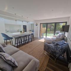 Seaside Apartment, Parking, Private Garden, Walking distance to Southbourne Beach