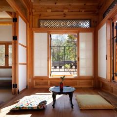 IRIRU Luxury Hanok Stay - Eunpyung Hanok village