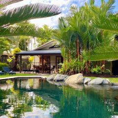 Villa Coral - Tropical Oasis Footsteps to Four Mile Beach