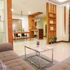 #3Bed #4Bath Close to Unity School and Airport