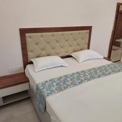 Hotel Aastha & Banquets