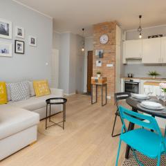 Stylish Blue Apartament with Balcony and Parking Żoliborz by Renters