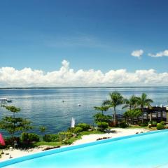 Mactan Island Condo La Mirada Residence , Beach resort , Large 1 bedroom , pools , Ocean views, fast WiFi , Netflix