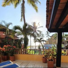 Los Tules - Huge beachfront condo in an amazing location