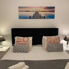Berks Luxury Serviced Apartments RWH 76 1 Bedroom, 1 super king bed, free parking, gym & wifi