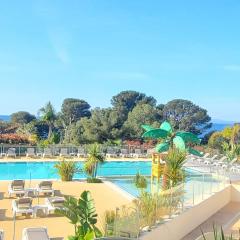 Bright cocoon with pool and sea view