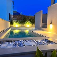 Private pool amazing apartmant