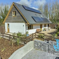 Boundary Cottage - Spacious Homely Cottage With Log Burner and Garden