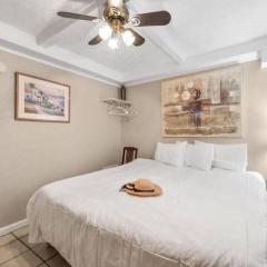 Comfy 1BR By the Beach with Pool and Parking 10
