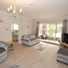 Little Hare Lodge - Spacious 2 bedroom attached bungalow