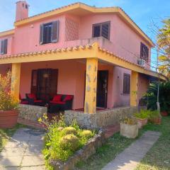 Lovely home 5 min walk to the beach, 3 bedrooms ample outdoor relax and WIFI