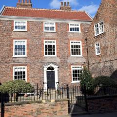 14 St Saviours Place, YORK