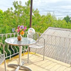 Doncaster Renovated 5BD/4BR Brick Home Parking WiFi