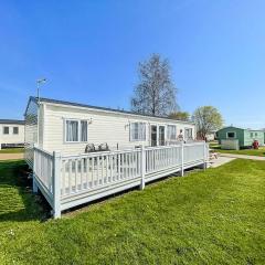 Beautiful 6 Berth Caravan At Breydon Water Nearby Great Yarmouth Ref 10056b