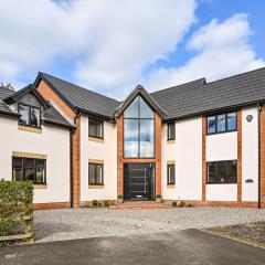 Stunning Detached House in Bassett