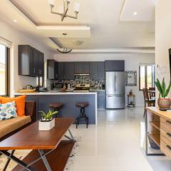 Sun Shine Luxury Villas 2 bedroom Pool & Gym Ocho Rios St Ann