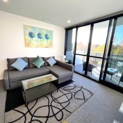 Fab in Phillip - 2bd 2bth Apt - Close to CBR Hospital