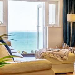 Carbis Bay - Luxury 3 Bed Penthouse Apartment with Sea Views Parking Sauna Balcony