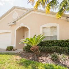 10 miles to Disney, private pool, washer, dryer, kitchen, wifi, roku tv, furnished