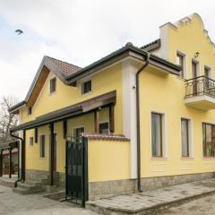 Къща за гости КООП Флорал / COOP Floral Guest House