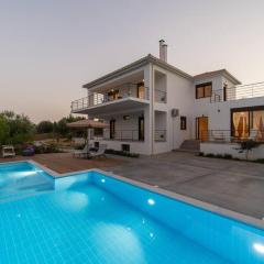 Beautiful house with pool & view