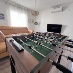 Spacious 4 bedroom apartment with free parking lot