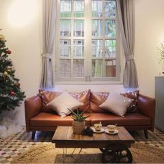 Cozy vintage home in Quan Thanh Street