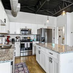 Brand New Condo near downtown Nash w washer dryer