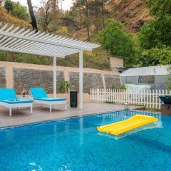 StayVista at Rolling Hills with Swimming Pool