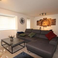 Modern newly decorated 25 Min from City of London