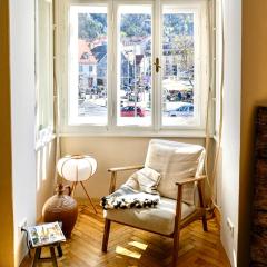 120 m2 purer Luxus im Stadtzentrum mit Balkon und Parkplatz