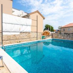Holiday house with a swimming pool - Villa Melavita