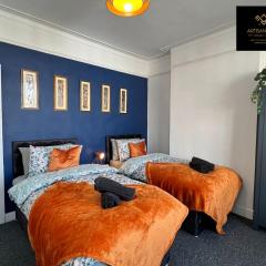 Vintage Vibes By Artisan Stays in Southend-On-Sea I Free Parking I Sleeps 5 I Relocation or Business