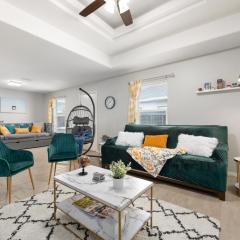 Stylish Furnished 2Bd 2Ba Apartment with Wifi Close to Shopping and Entertainment in McAllen Month to month contract on long term stays