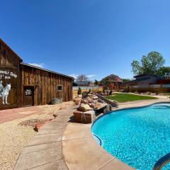 Timber & Tin C 2Bed 2Bath w Pool & Rooftop Deck