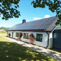 Lovely summer house in Österlen with jacuzzi