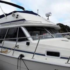 Waterfront 32' Bayliner Yacht