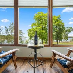 Red Bud Cove Lakefront Farm House on Table Rock Lake