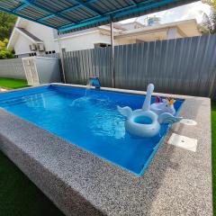 Homestay Temerloh with Private Pool Near Hospital 4 Bedroom 4 Aircond 10pax Free Wi-Fi Netflix