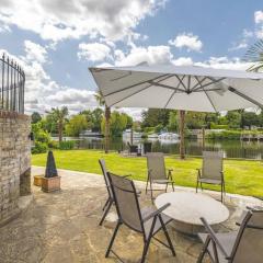 Riverside Bliss, 4-Bed Detached Home