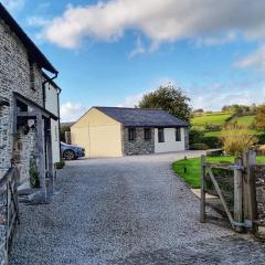 Lovely Little Garden Cottage, Tamar Valley, Cornwall