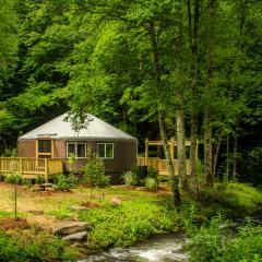 Creekside Cove Luxury Yurt - Creekside Glamping with Private Hot Tub